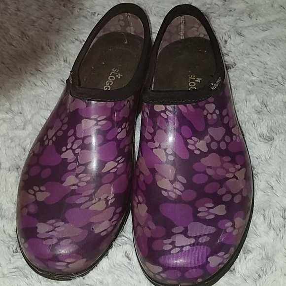 paw print clogs